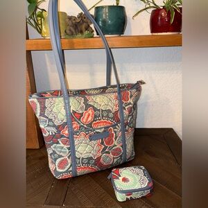 👜 Vera Bradley Floral Quilted Tote in Navy, Red & Mint